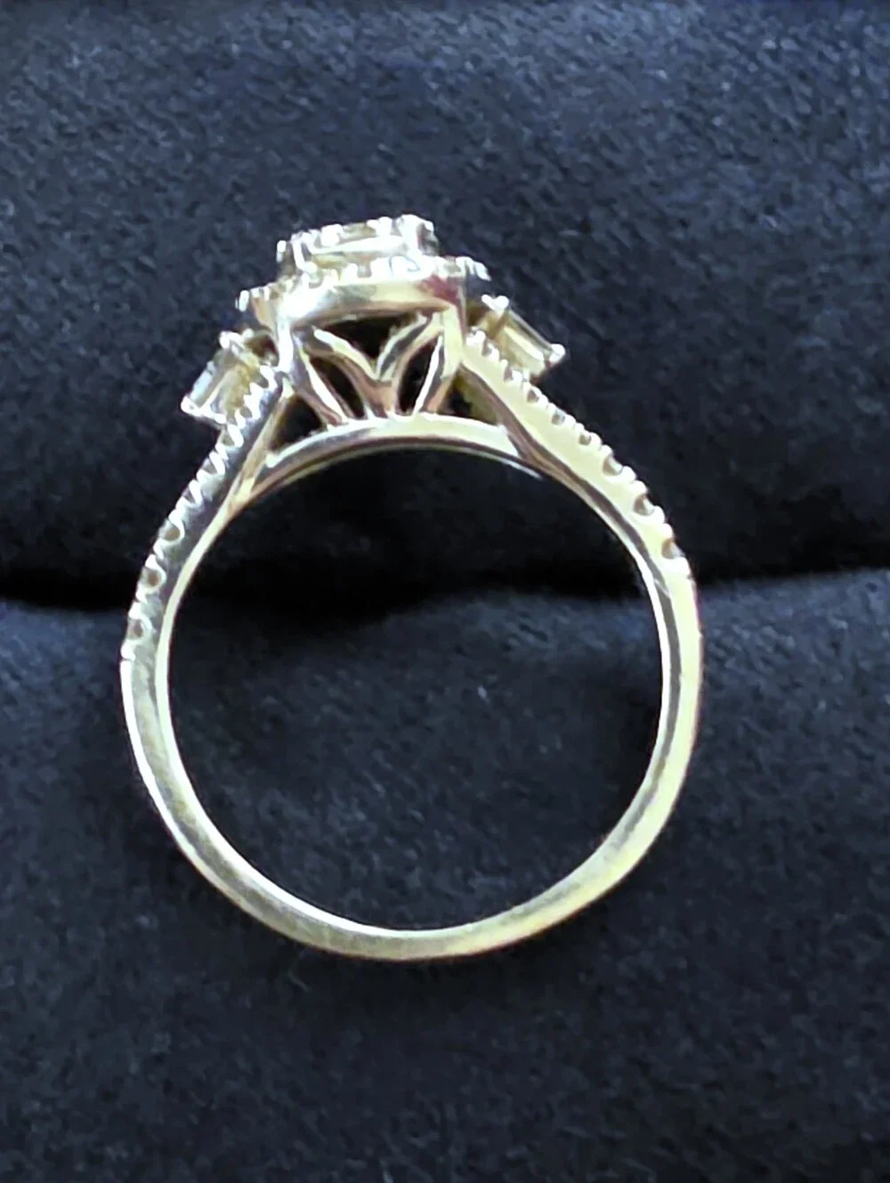 10k Diamond White Gold Ring
